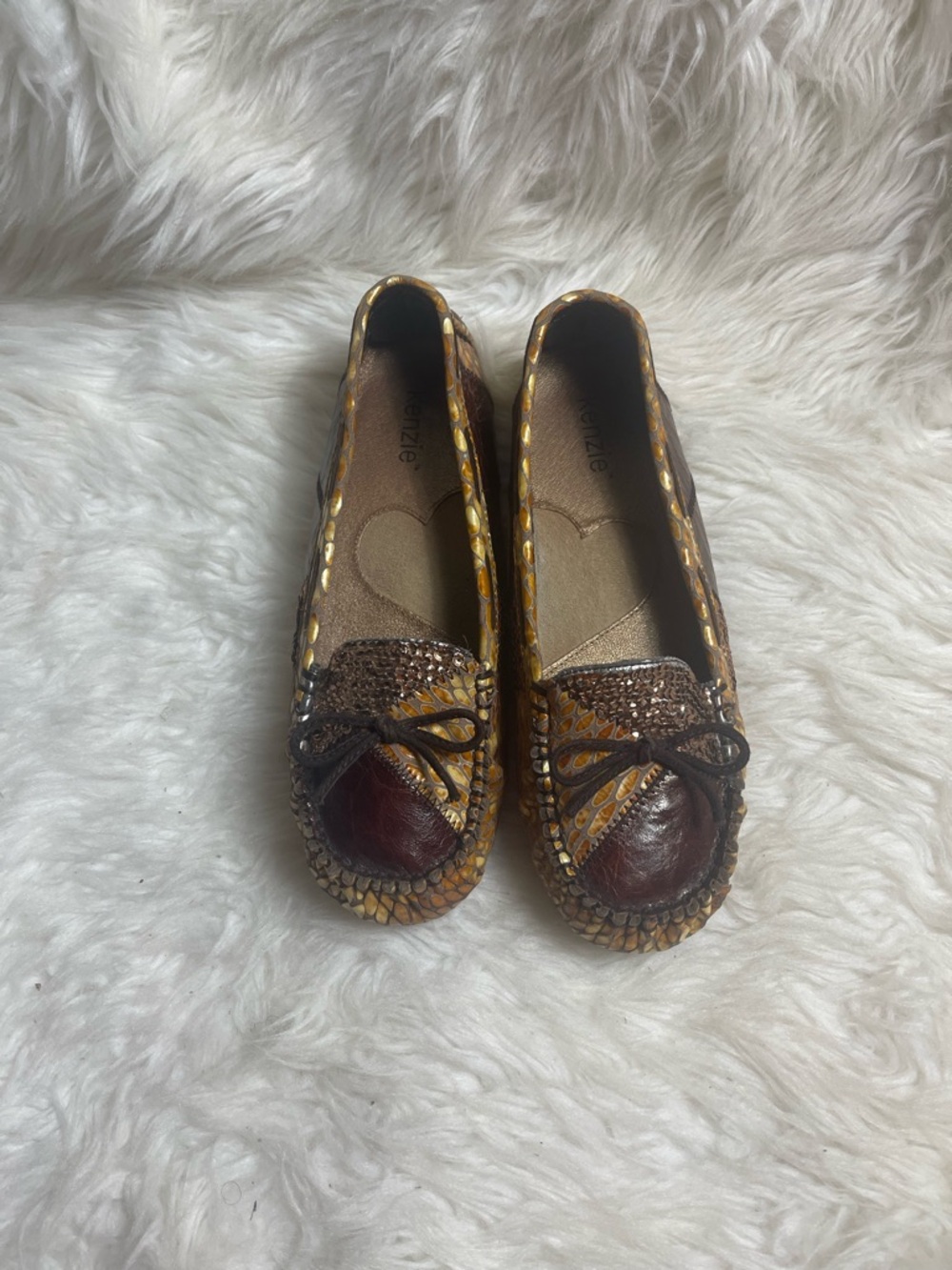 Kenzie Devia Mocassin Brow embossed Leather& sequins patchwork bow accent SZ7M